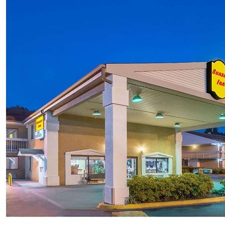 Sunset Inn Northlake Шарлът Екстериор снимка