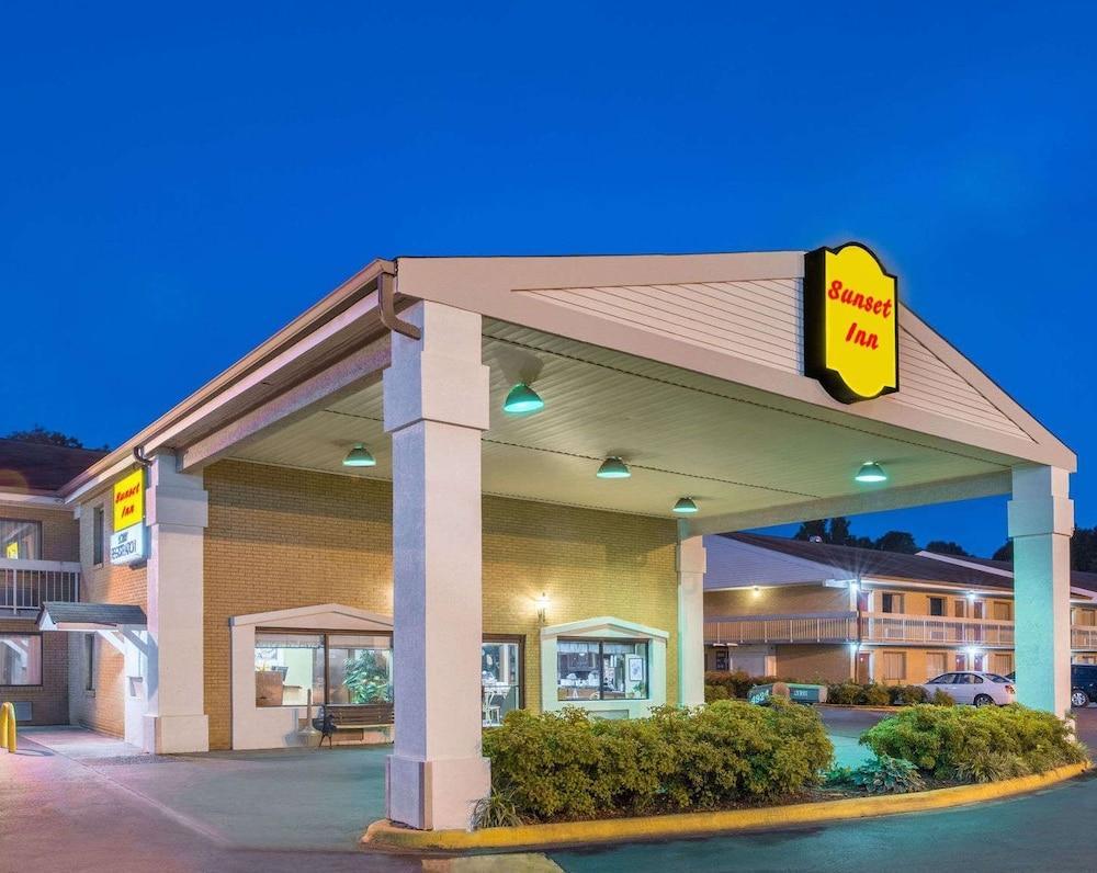 Sunset Inn Northlake Шарлът Екстериор снимка