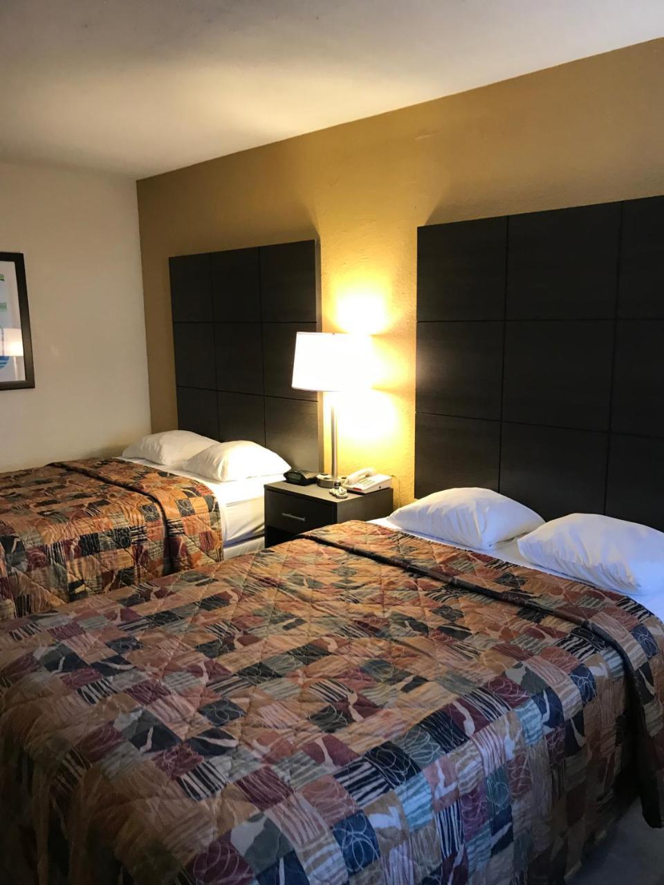 Sunset Inn Northlake Шарлът Екстериор снимка