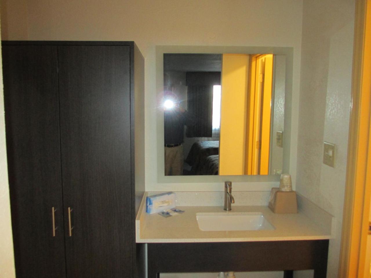 Sunset Inn Northlake Шарлът Екстериор снимка